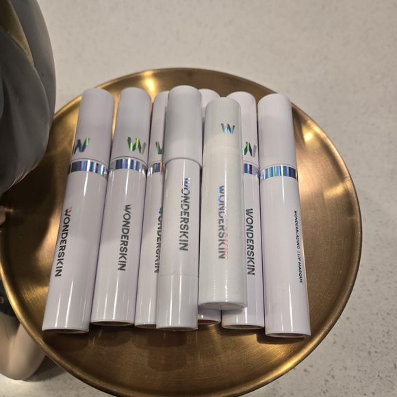 Moisturizing Lip Balm Set - Assorted Shades - Picture 4 of 4